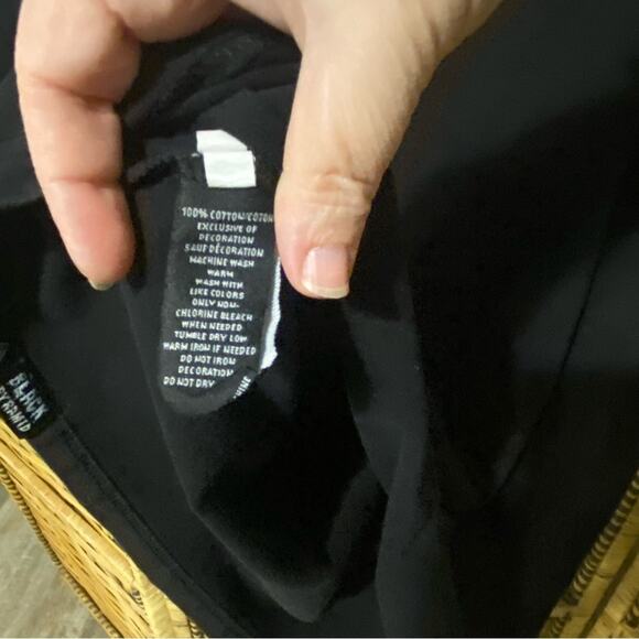 Black Pyramid Black Short Sleeve Tee Modern streetwear medium graphic tee - Picture 6 of 7